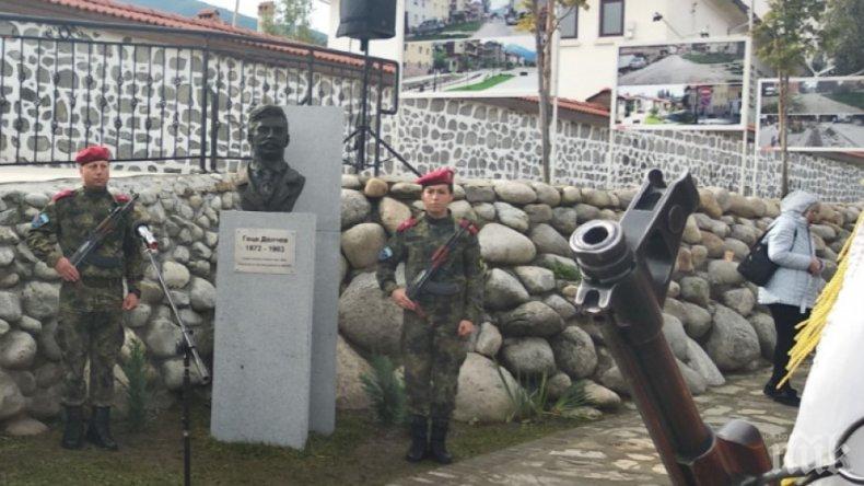 Откриха паметник на Гоце Делчев в Банско