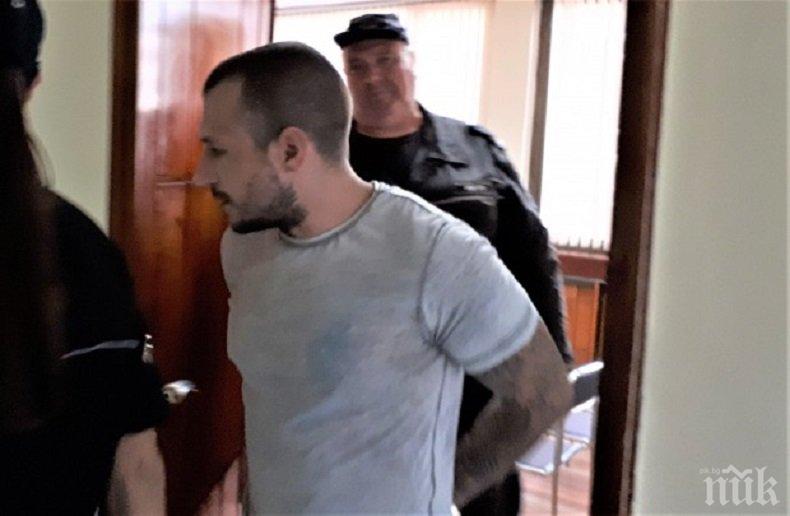 Бруталният рецидивист Тетката вилня отново - атакувал колата на мъж в Бургас