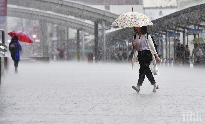 Близо 20 000 евакуирани в Япония заради проливни дъждове