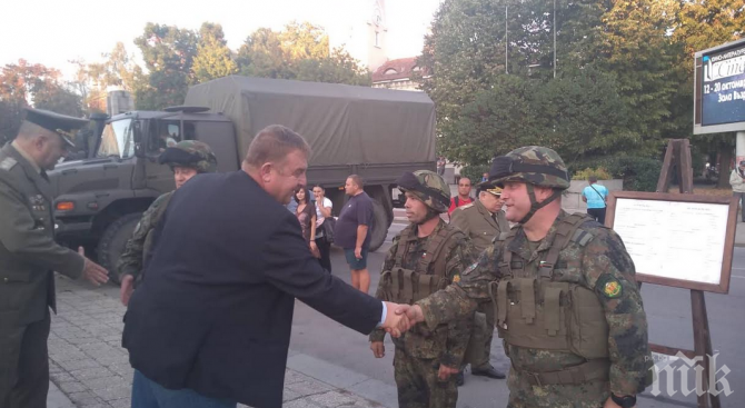 Каракачанов: Искаме събудим интереса на младите българи към служба в армията
