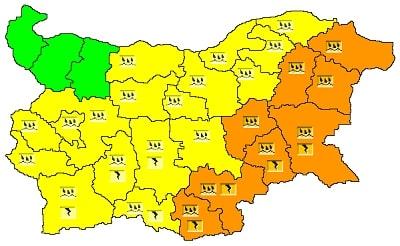 Оранжев код за опасни валежи и бури е в сила в тези 8 области
