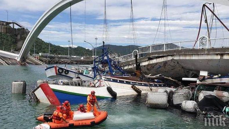 Петима загинали и десет ранени при падането на мост в Тайван (ВИДЕО)