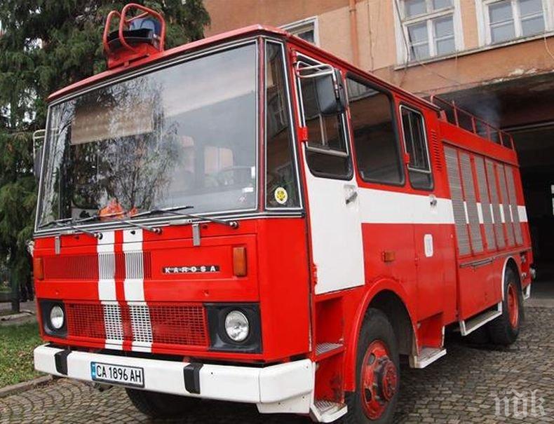 Голям пожар горя в индустриалната зона в Плевен (СНИМКА)