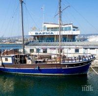 ШОК ВЪВ ВАРНА: Потъна атракционната гемия 