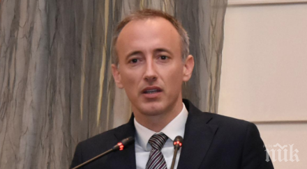 министър вълчев тежки думи скандала сливенските училища политическа намеса