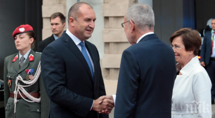 румен радев заминава атина