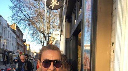 арестуваха тризначката надежда англия риалити звездата жалва консула