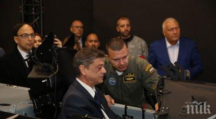 ген константин попов демонстрира елементи висшия пилотаж новия тренажор самолет