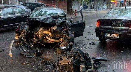 първи подробности автобус градския транспорт кола помлели пловдив карат шофьор болница снимки