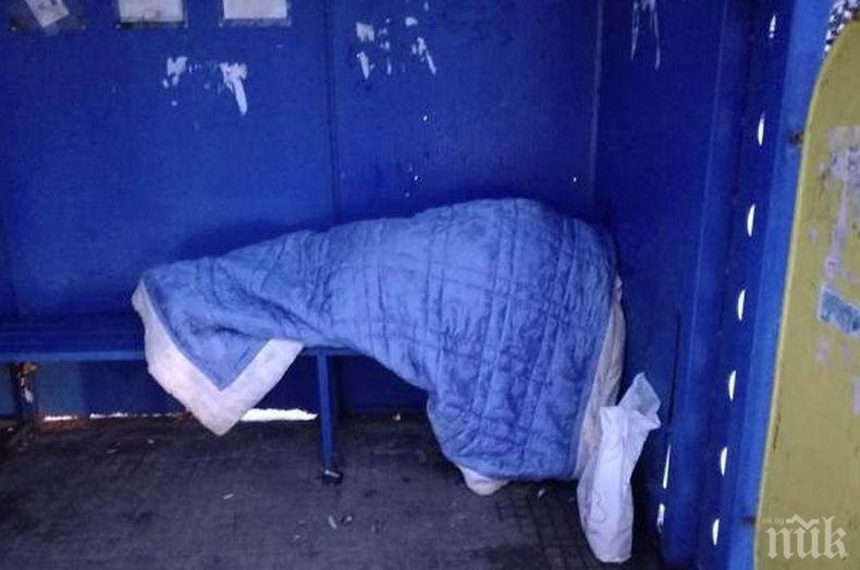 Пловдивчани помагат на бездомника Валентин. Ето какво прави той с парите (СНИМКА)