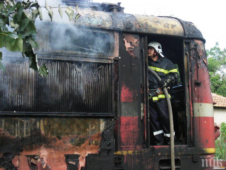 Късо съединение подпали локомотив край Шумен