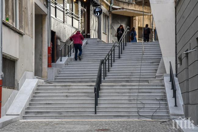 Отвориха след ремонт най-малката улица в София