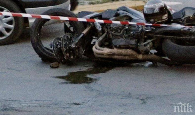 Микробус помете мотоциклет край Велико Търново, мъжът е в тежко състояние