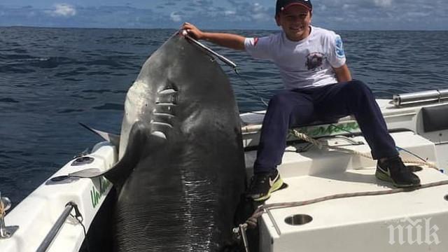 РЕКОРД: 8-годишен улови 314-килограмова акула