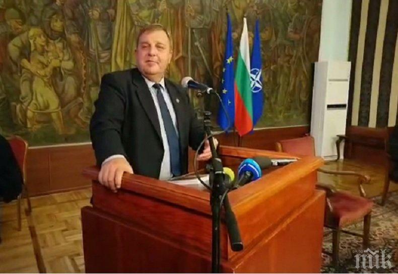 Вицепремиерът Красимир Каракачанов ще участва в церемония по въвеждане в експлоатация на тренажор на самолет „Пилатус“
