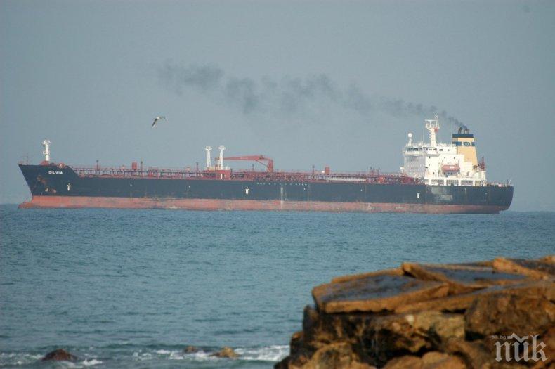 Взрив на ирански петролен танкер в Червено море