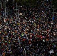 Многохилядна стачка блокира Барселона