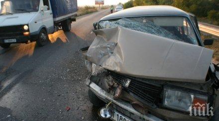 последните минути двама пострадаха катастрофа пътя попово търговище