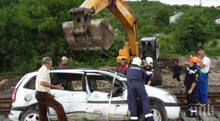 каскада кола кацна релсите село васил левски