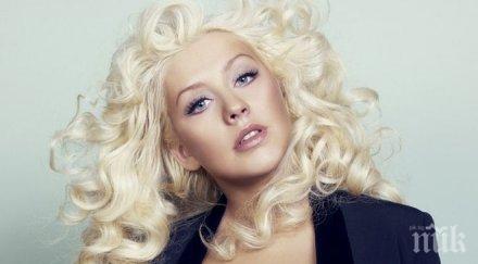 майчинството натежа кристина агилера