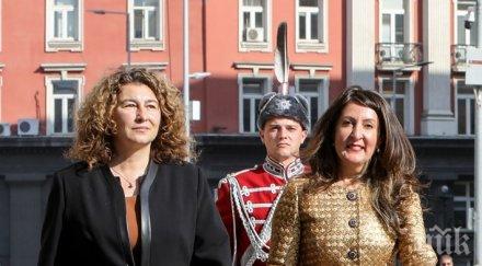 новата посланичка сащ първа проява софия вижте направи снимка