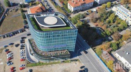 мега сделка продават перлата фалиралата астрал холиейз 115 млн евро бизнес сградата окото стратегическо летище софия