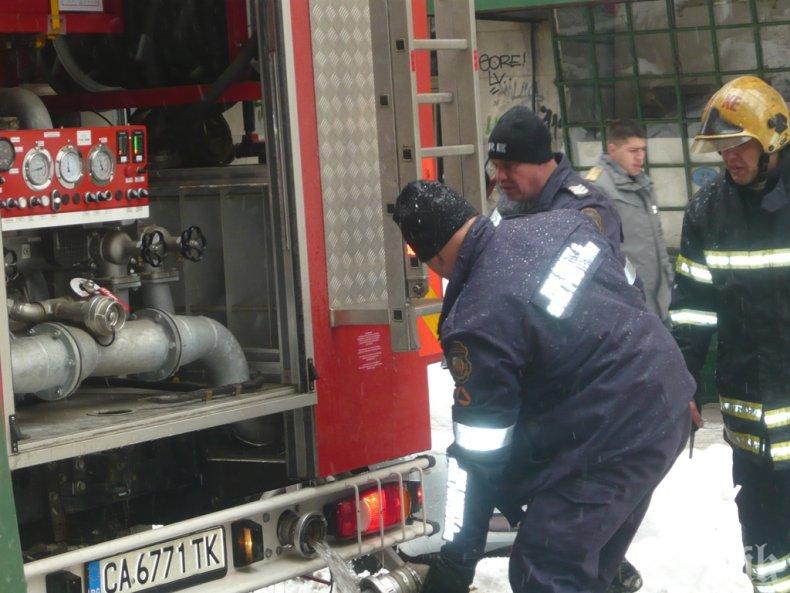 ИНФАРКТНА СИТУАЦИЯ: Евакуират училище в Търговище заради пробив на сярна киселина