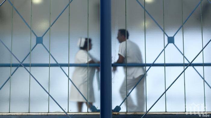 Арестуваха медицински сестри за организиране на боеве между пациенти с Алцхаймер