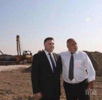 ПЪРВО В ПИК TV: Премиерът Борисов на инспекция край Кнежа за Балкански поток - поздрави на италиански работници на топ проект и се ядоса за парите за спорт в Плевен (ОБНОВЕНА)