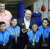 Министър Кралев откри ремонтираното спортно училище в Русе и обеща нови зали за бокс и щанги (СНИМКИ)