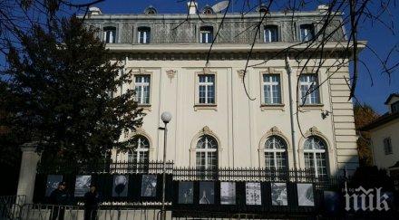 демонстранти защитават северна македония френското посолство софия