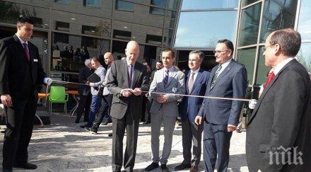 симеон сакскобургготски откри училище името кралица софия испанска