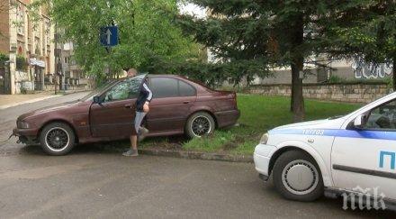 откраднаха бмв работещ двигател бензиностанция