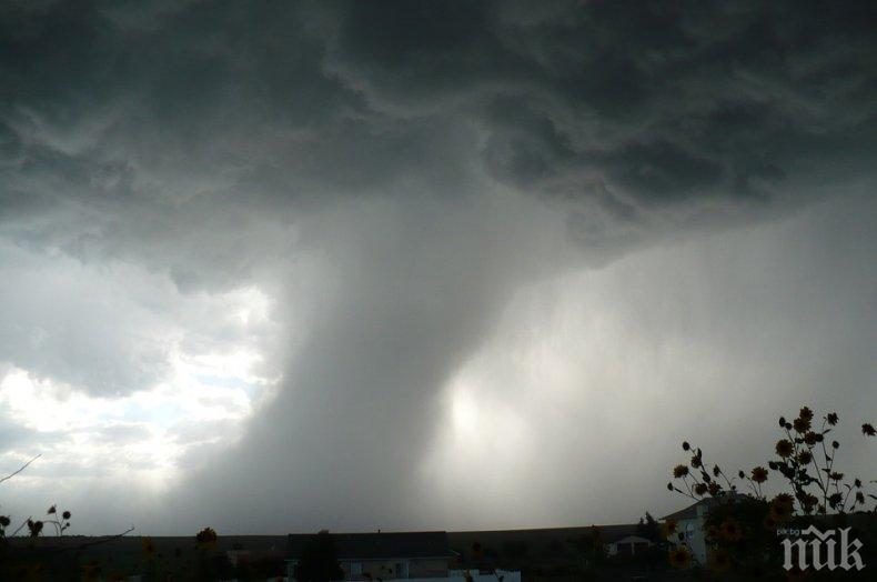 Торнадо остави над 100 000 домакинства в Северен Далас без ток (ВИДЕО)