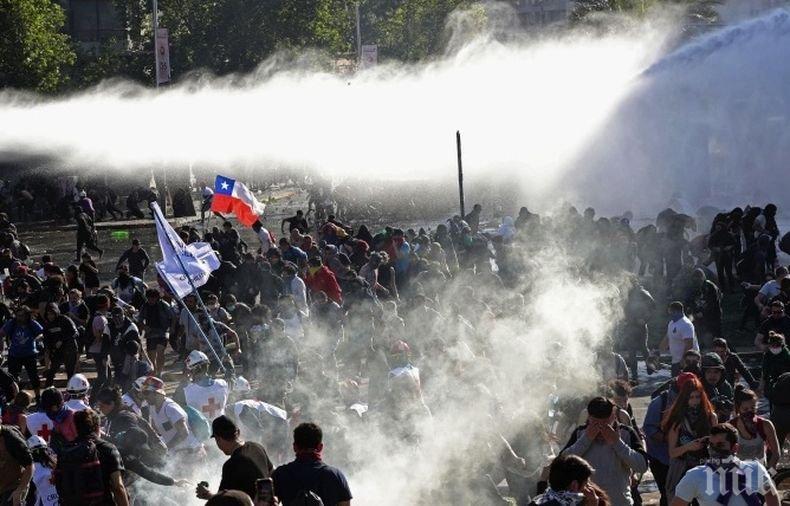 Поредни масови протести и сблъсъци между демонстранти и полицията в Чили