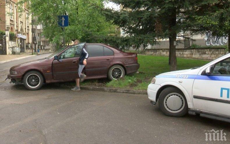 Откраднаха БМВ с работещ двигател от бензиностанция