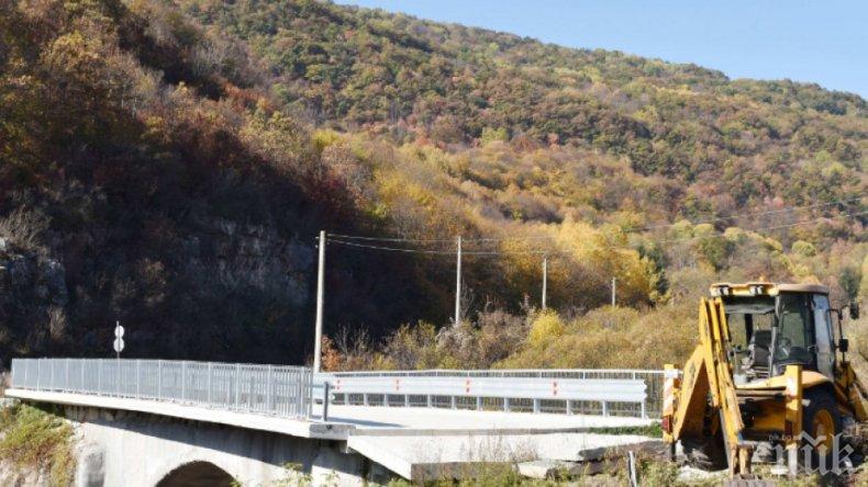 Повреденият при тежка катастрофа мост в Трън готов след 40 дни