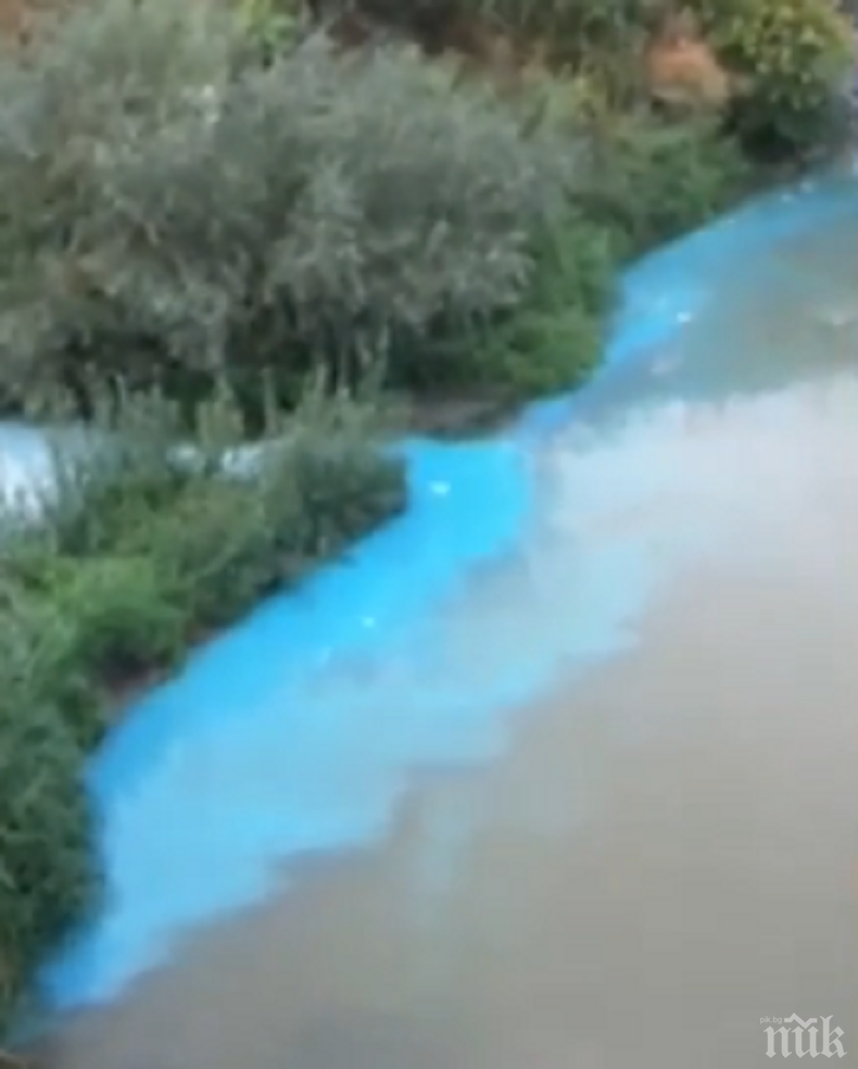 Цветни води се изливат в река Русенски Лом