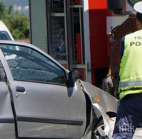 Катастрофа затапи Симеоновско шосе в София, рейс и кола се блъснаха до Подуяне - задръстването е огромно (СНИМКИ)