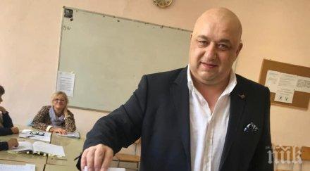 спортният министър гласува рано сутринта даде пример снимки