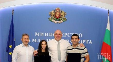 министър кралев награди бронзовата медалистка световните плажни игри миглена селишка