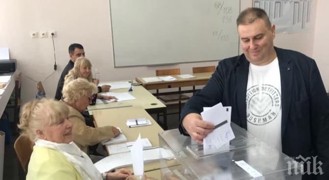 Емил Радев гласува за родната си Варна