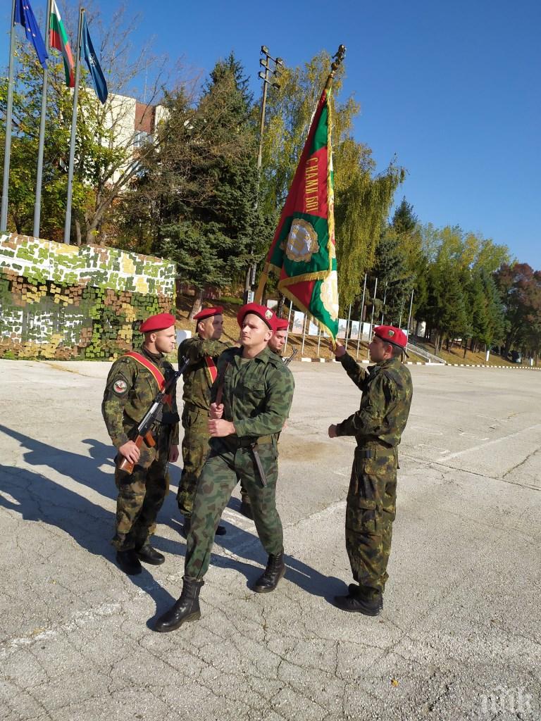 Младежи, завършили курс по начална военна подготовка, положиха военна клетва в Плевен