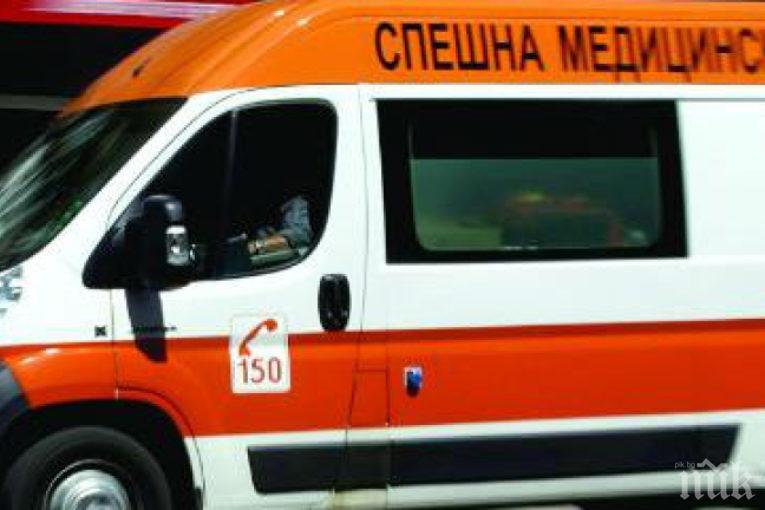 КРЪВ НА ПЪТЯ: Кола помете неправилно пресичаща пешеходка във Варна - уби я