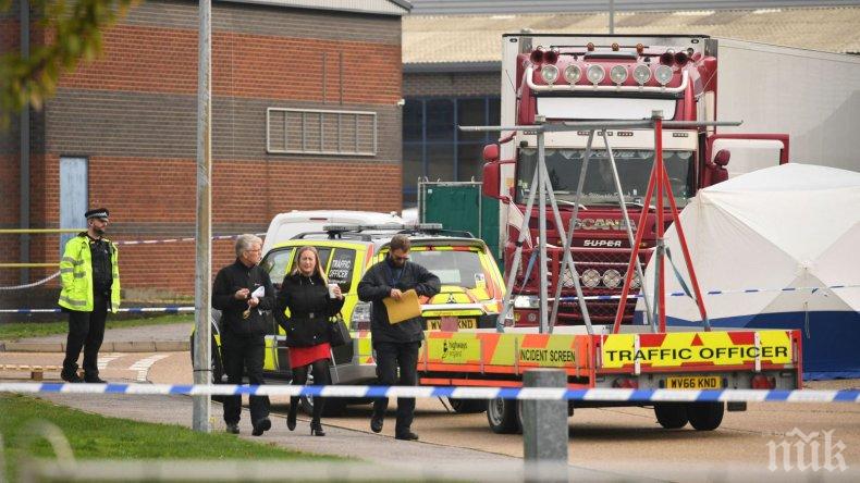 Британската полиция  се опитва да установи идентичността на жертвите, открити в камиона ковчег в Есекс