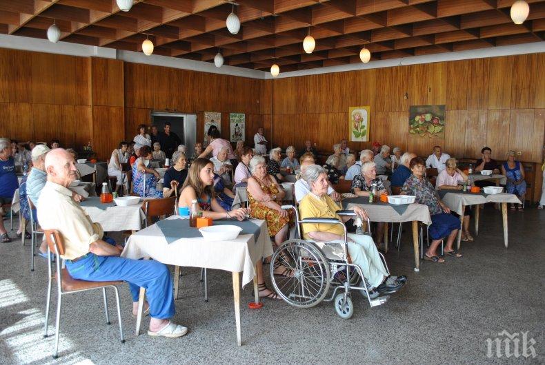 ЗАБРАВЕНИ: Не разкриха секция в пловдивски старчески дом