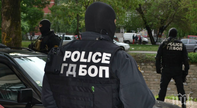 Ударът на ГДБОП в Сливен - срещу най-големия баровец Симеон Симеонов и дъщерите му