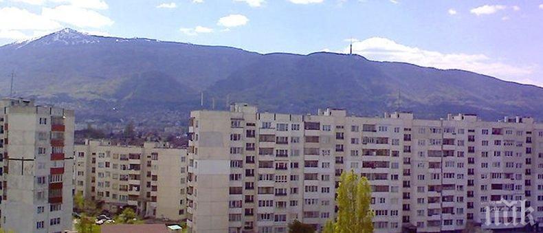 Незаконно сметище тормози жителите на столичния квартал „Овча купел” (СНИМКА) Незаконно сметище тормози жителите на столичния квартал „Овча купел” (СНИМКА)