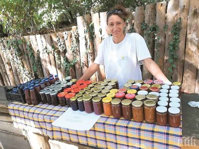 Кетчуп и лютеница на ламарина изхранват цяла фамилия