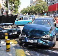 Тежка катастрофа във Варна като по чудо се размина без жертви (снимки)